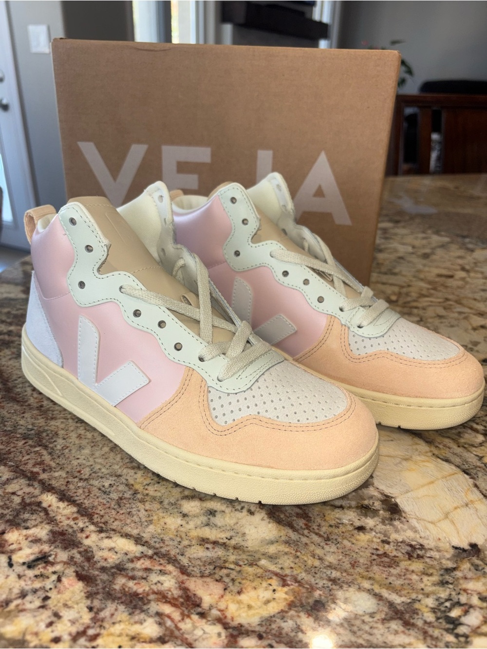 Veja V-15 Hightop Sneakers NEW IN BOX - Picture 4 of 11